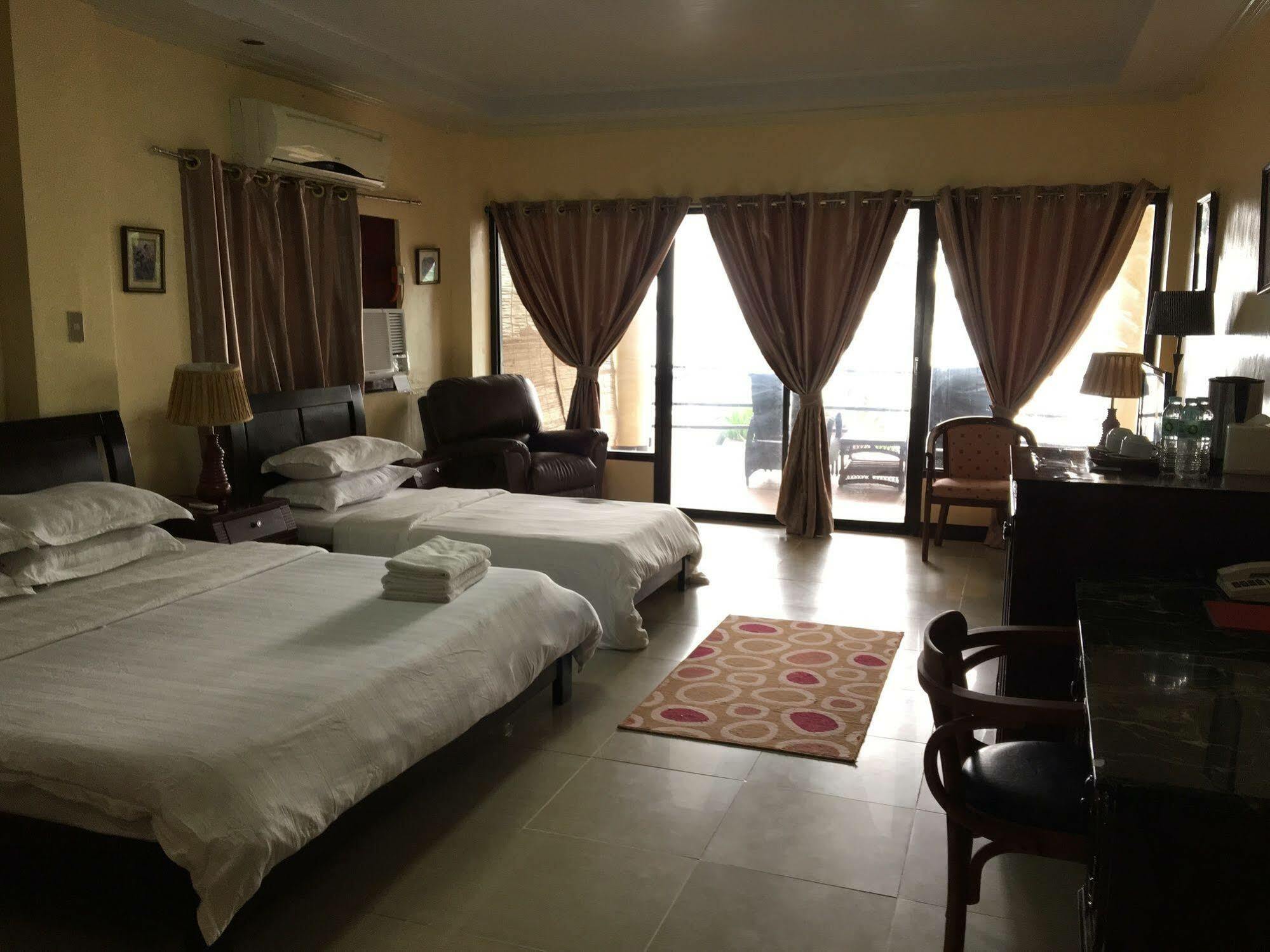Lukay Las Brisas Balabag  المظهر الخارجي الصورة